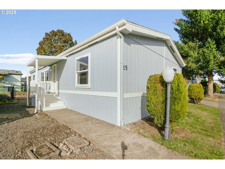 Property Photo: 13216 NE 59th St 25 WA 98682