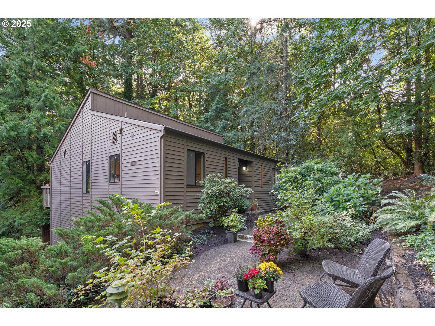Property Photo:  4598 SW Caldew St  OR 97219 