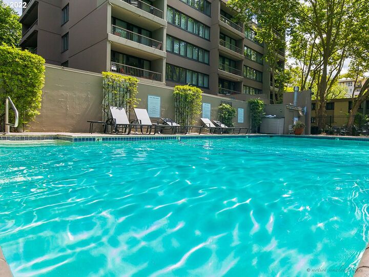 Property Photo: 255 SW Harrison St 15H OR 97201