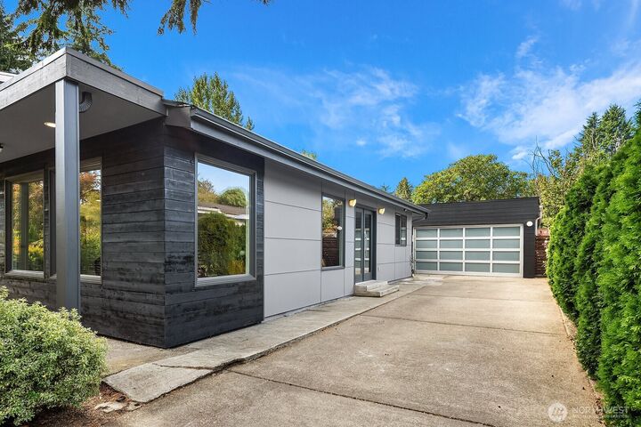 Property Photo:  11519  17th Avenue NE  WA 98125 