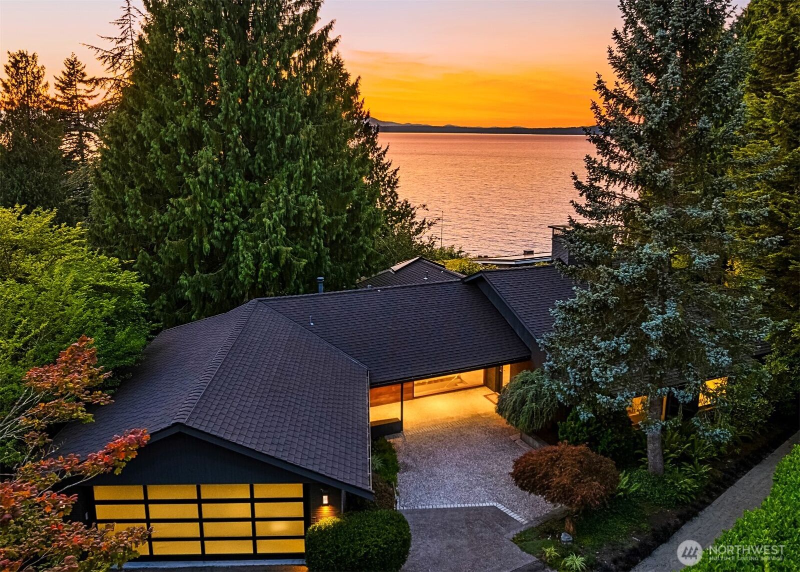 Property Photo: 4223 W Semple Street WA 98199