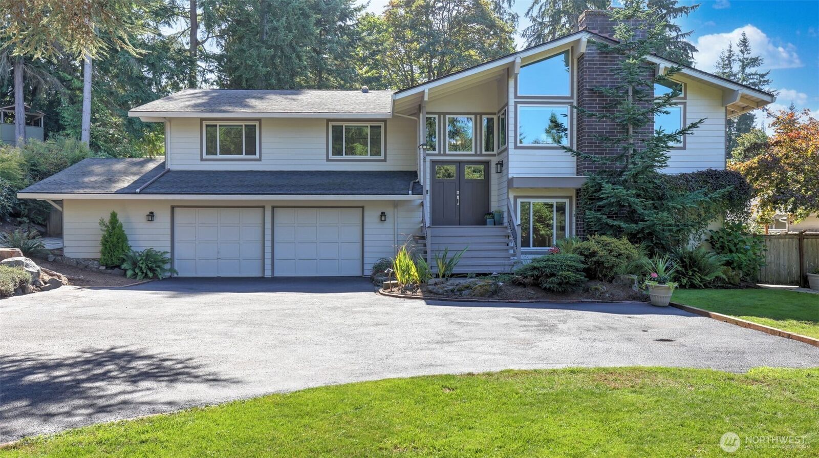 Property Photo:  8608  185th Place SW  WA 98026 