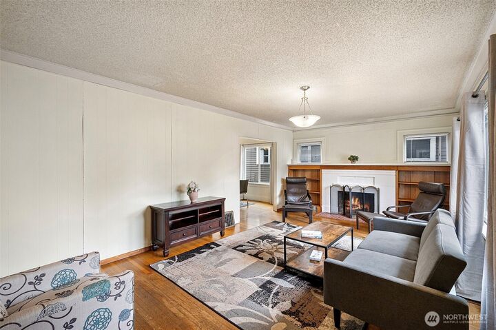 Property Photo: 5020 7th Ave NE WA 98105