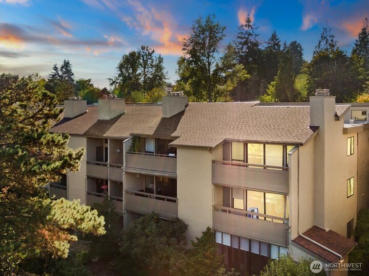 Property Photo: 6652 Parkpoint Way NE D-311 WA 98115