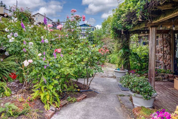 Property Photo:  9733  Arrowsmith Avenue S  WA 98118 