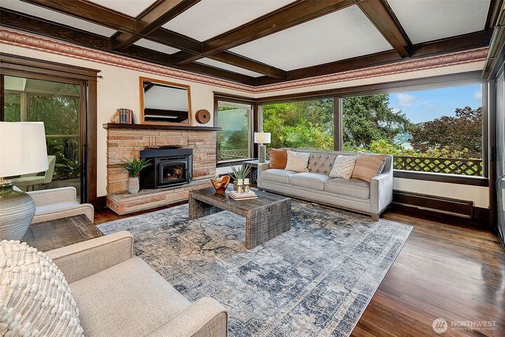 Property Photo:  9733  Arrowsmith Avenue S  WA 98118 