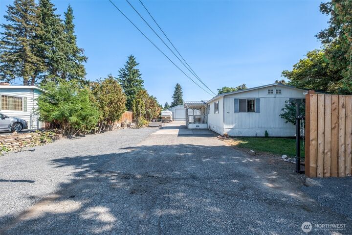 Property Photo:  481 N  June Avenue  WA 98802 