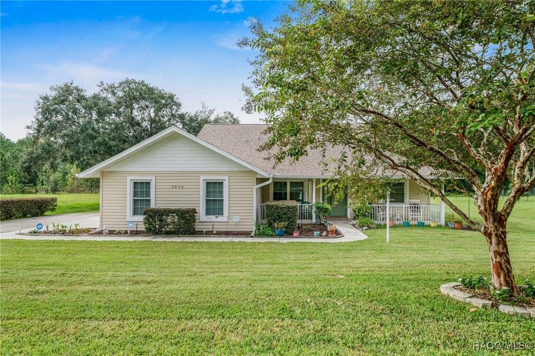 Property Photo: 2740 E Steven Street FL 34453