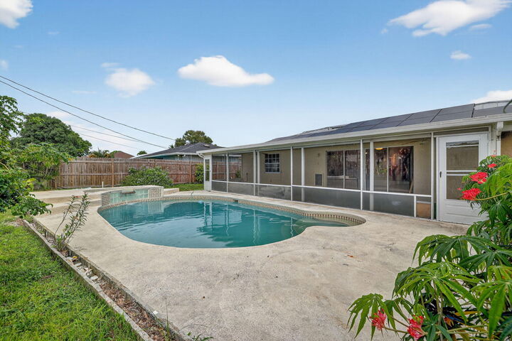 Property Photo: 390 NE Genesee Avenue FL 34983