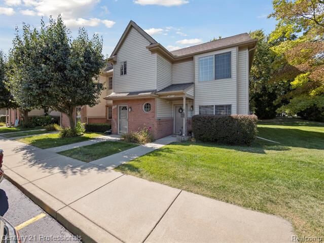 Property Photo:  41027 Rose Lane  MI 48036 