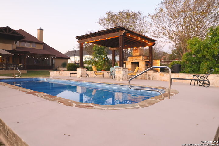 Property Photo:  330 Ferryboat  TX 78130 