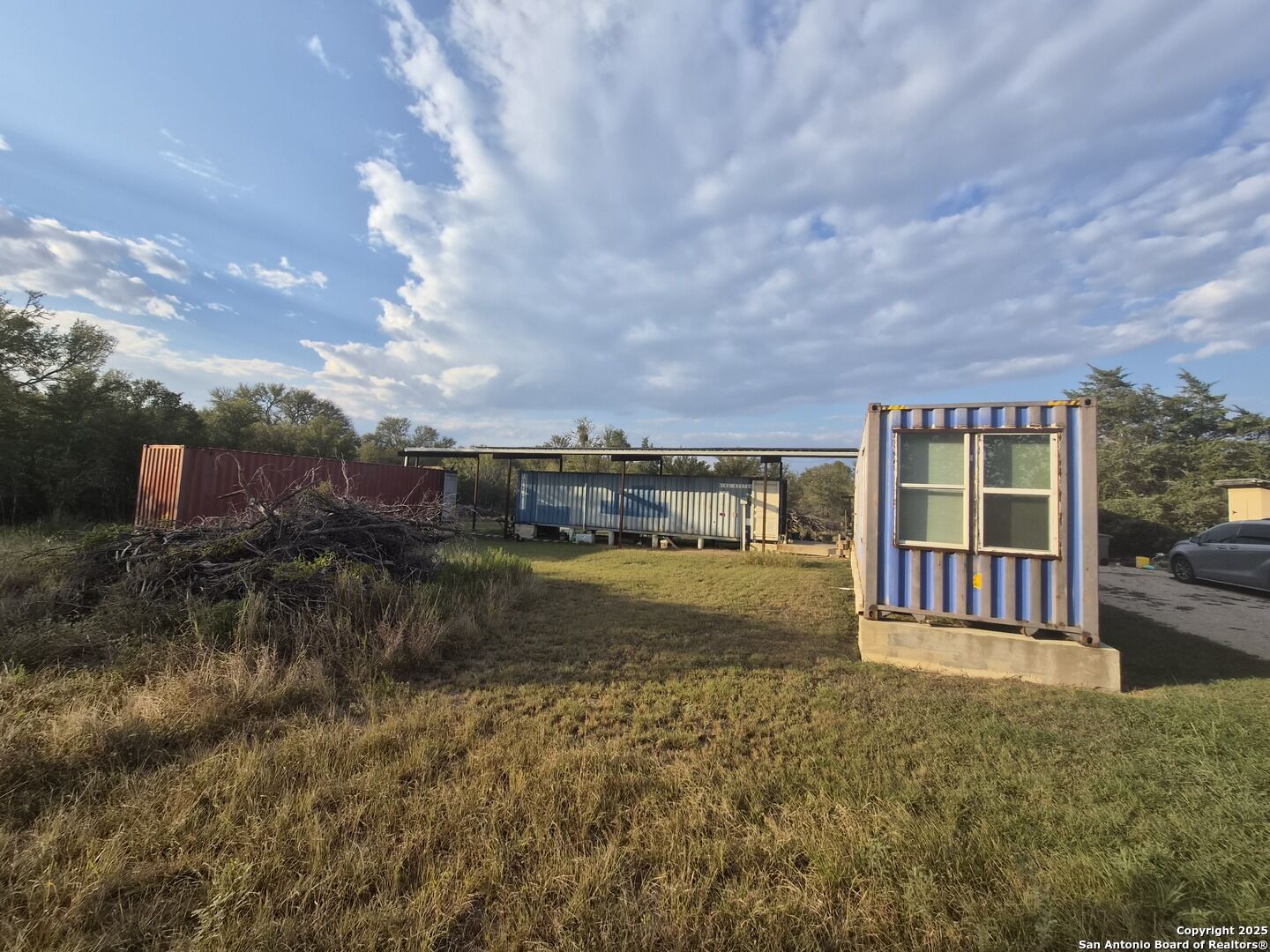Property Photo:  545 Spanish Oak Road  TX 78616 