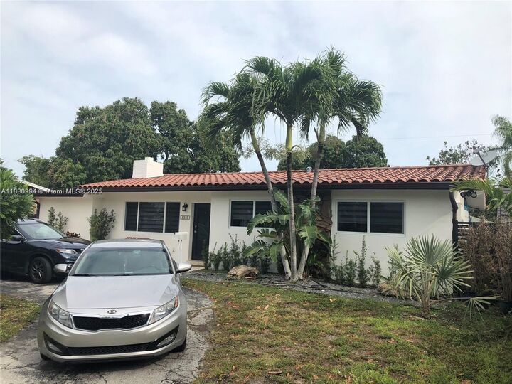 8595 SW 128th St  Miami FL 33156 photo