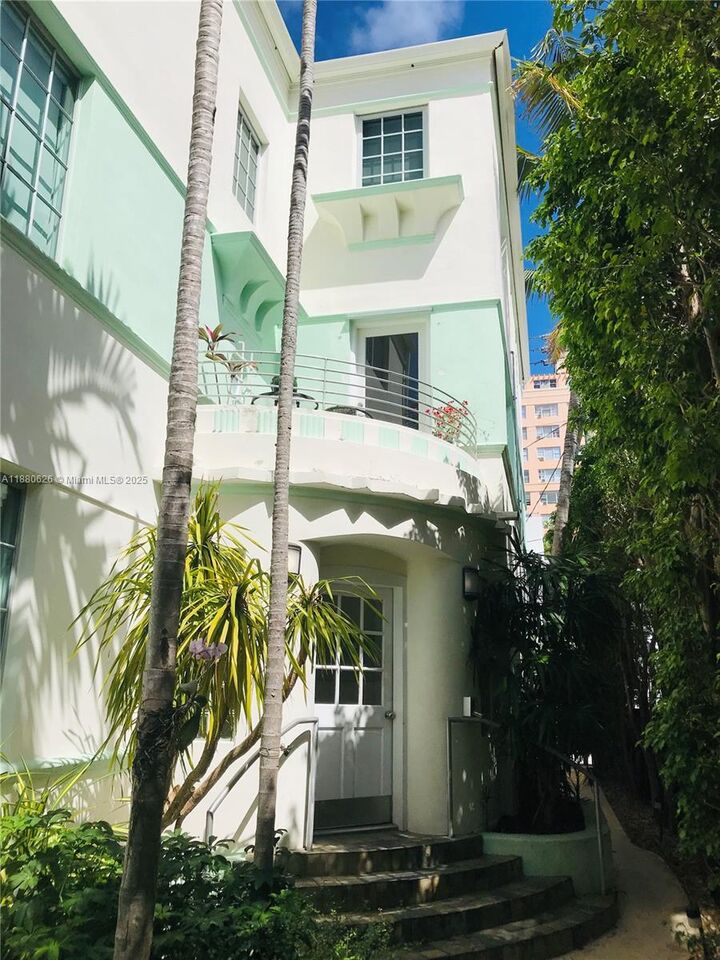 Property Photo: 815 Euclid Ave 14 FL 33139