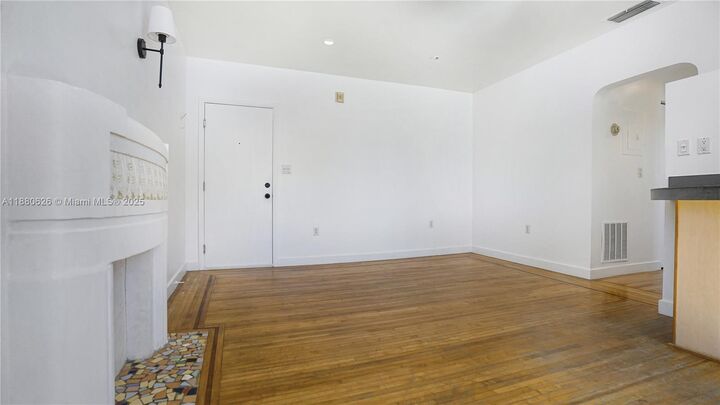 Property Photo:  815 Euclid Ave 14  FL 33139