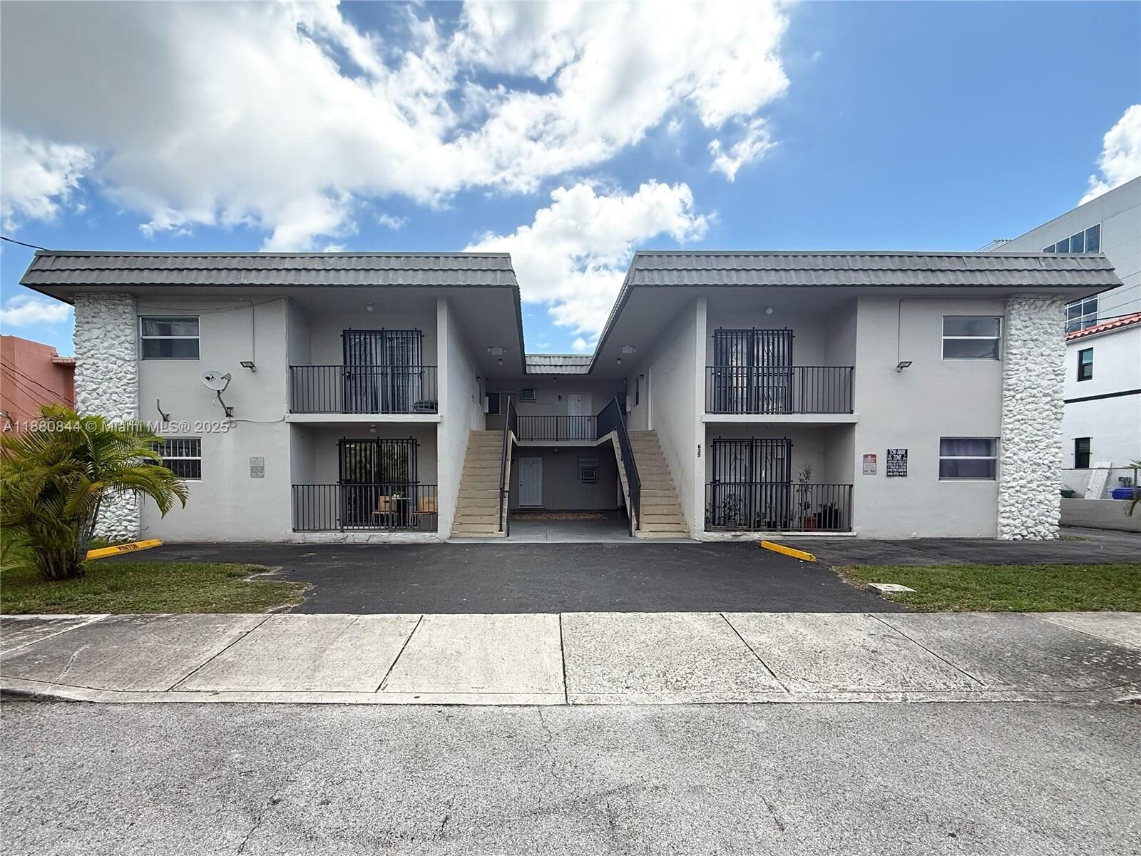 Property Photo:  635 SW 7th Ct 6  FL 33130 