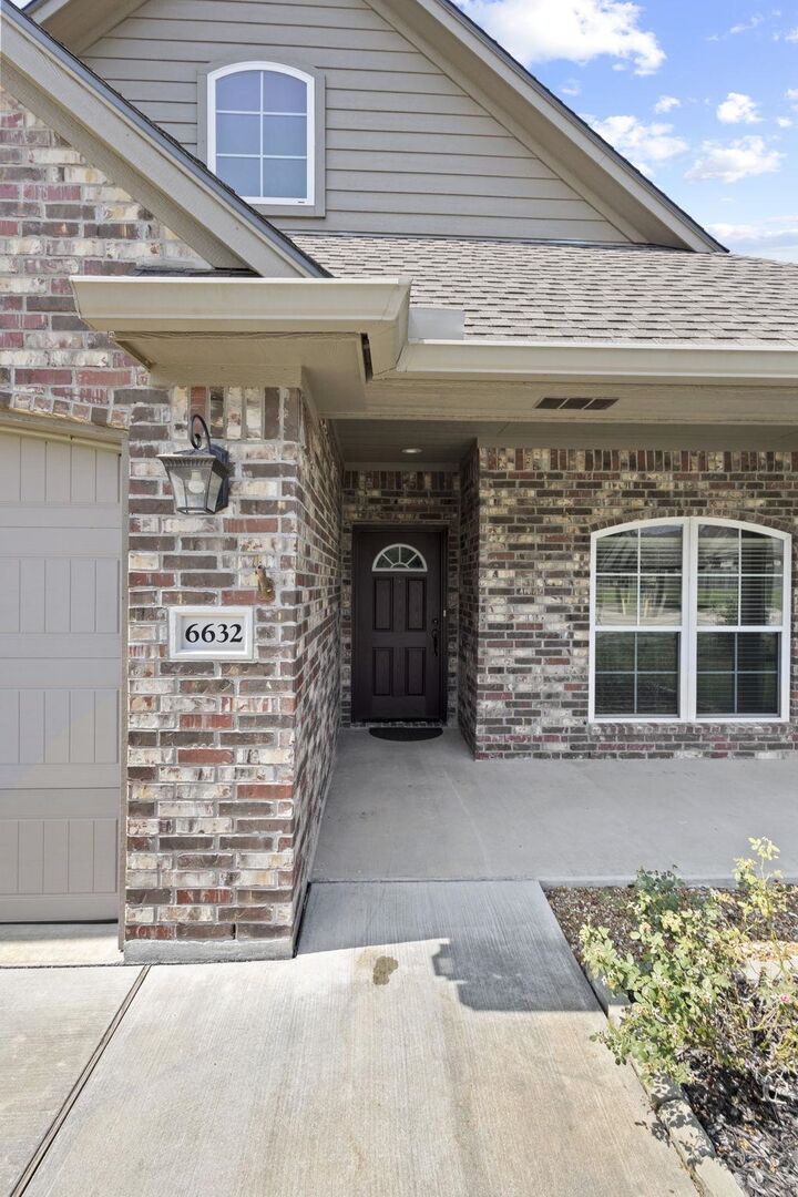 Property Photo:  6632 Woodbridge  TX 77657 