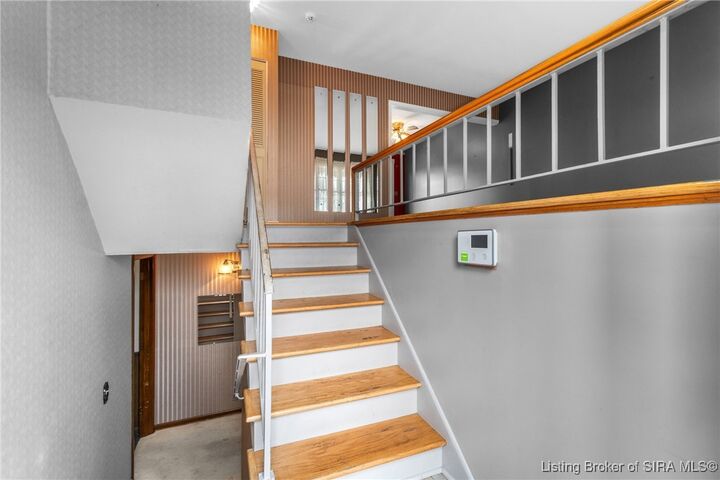 Property Photo:  925 Redwood Drive  IN 47129