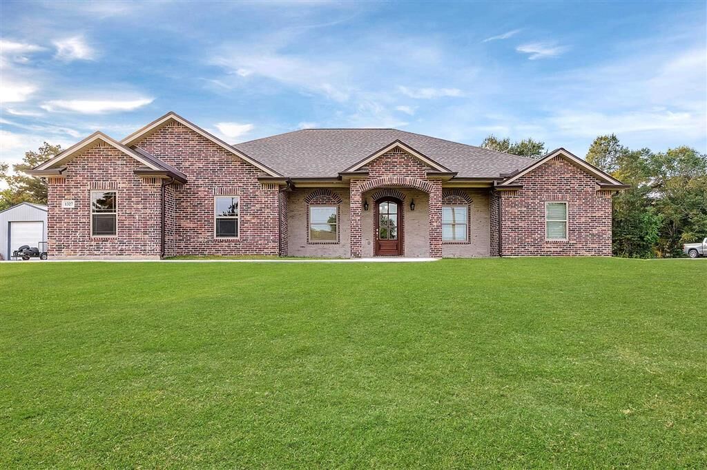 Property Photo:  1327 Ravenhurst Dr  LA 70611 