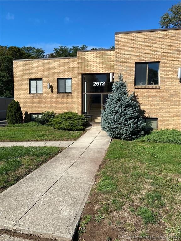 2572 Whitney Avenue  Hamden CT 06518 photo