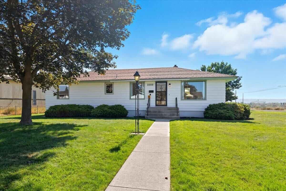 Property Photo: 3306 E Cleveland Ave WA 99217