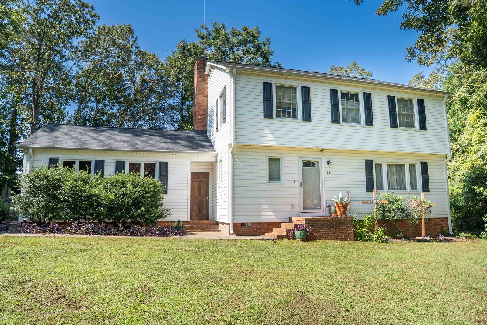 Property Photo:  304 Hampshire Court  SC 29301 