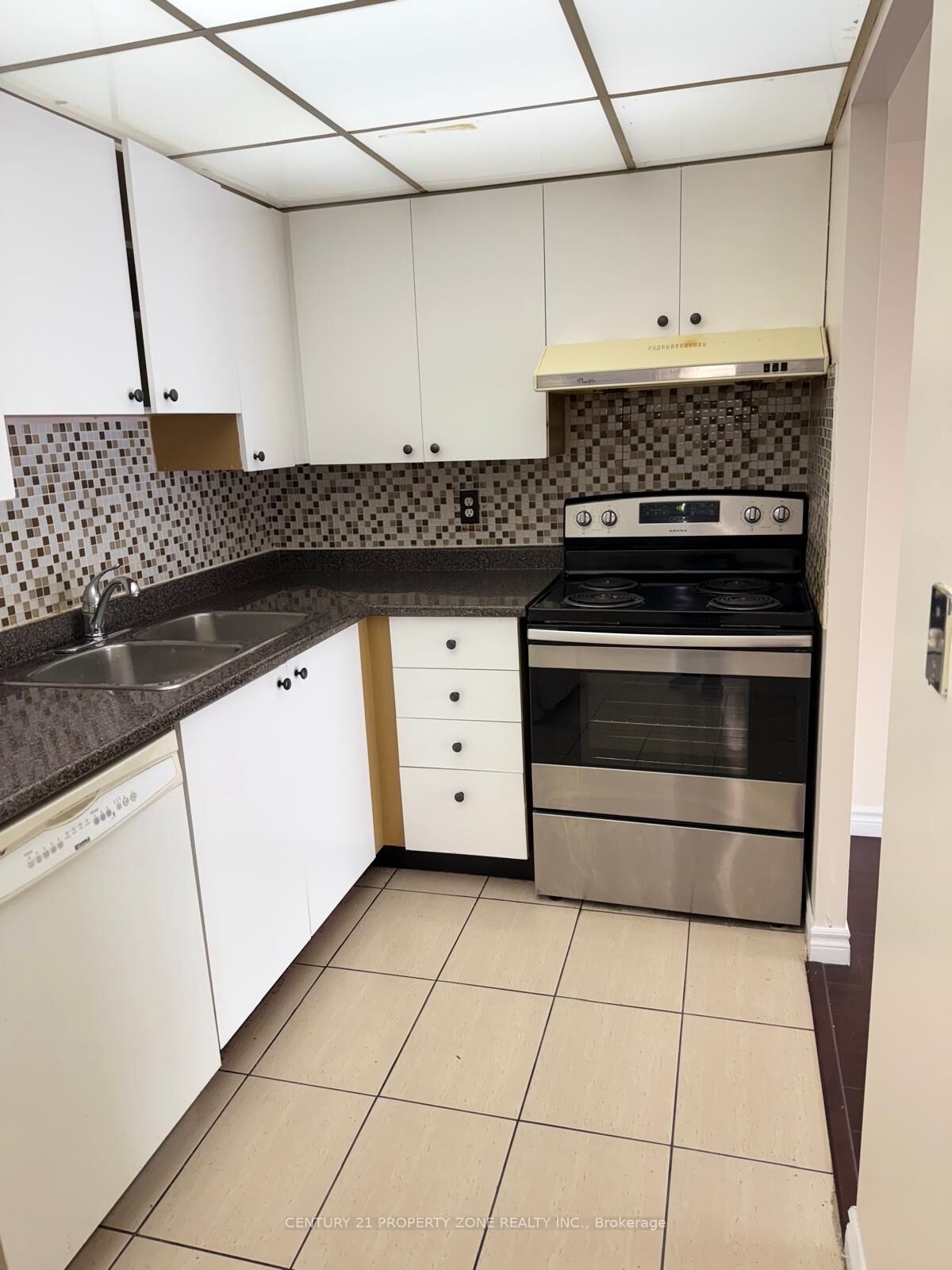 Property Photo: 145 Hillcrest Avenue 2113 ON L5B 3Z1