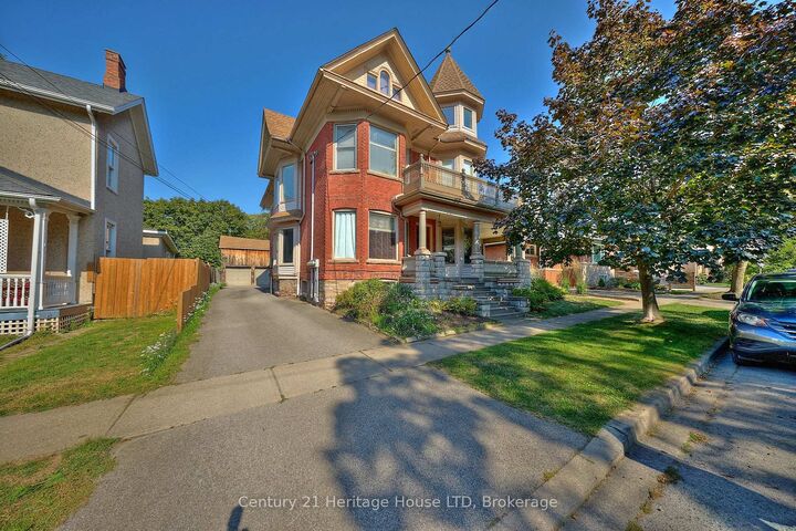 Property Photo: 8 Montebello Place ON L2R 6B6