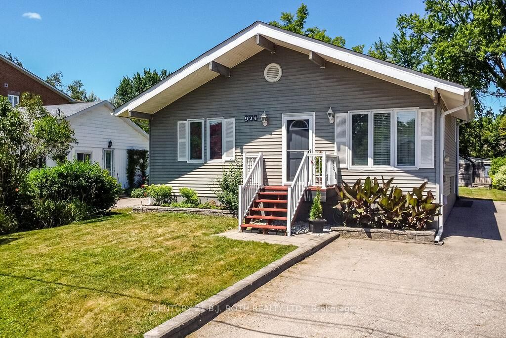 Property Photo:  924 Vicrol Drive  ON L9S 1V4 