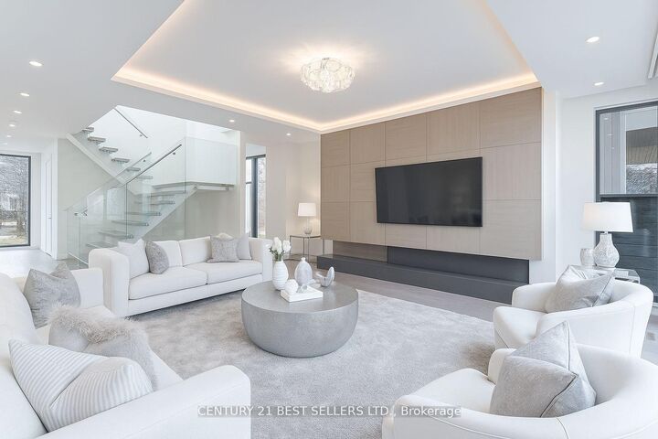 Property Photo: 119 Cumberland Drive ON L5G 3N3