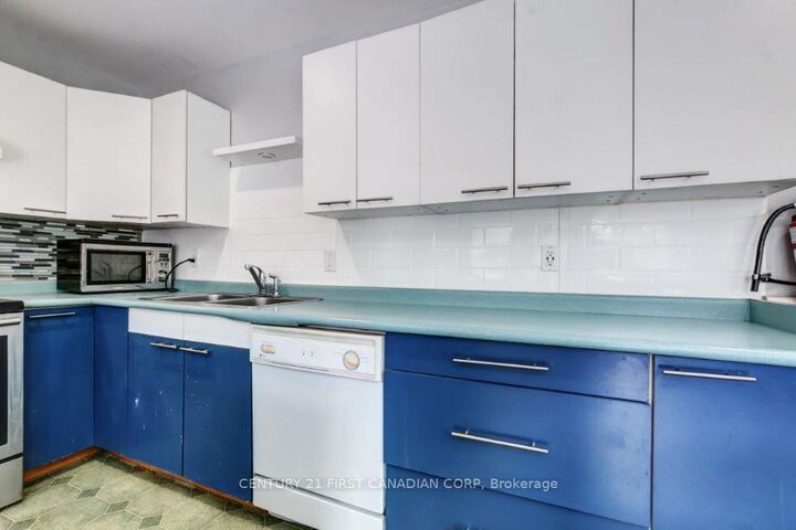 Property Photo:  776 Quebec Street  ON N5Y 1X4 
