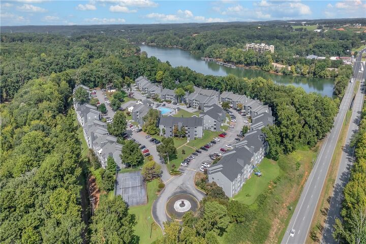 Property Photo: 404 Northlake Drive SC 29625