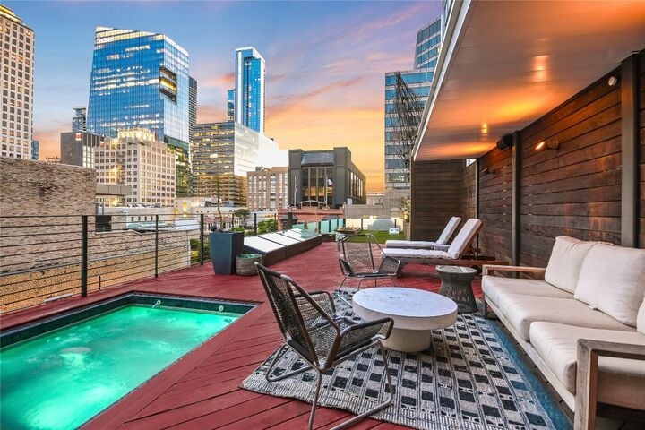 811 Congress Avenue  Austin TX 78701 photo