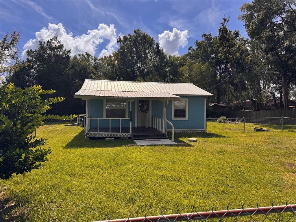 Property Photo: 45112 Second Avenue FL 32011
