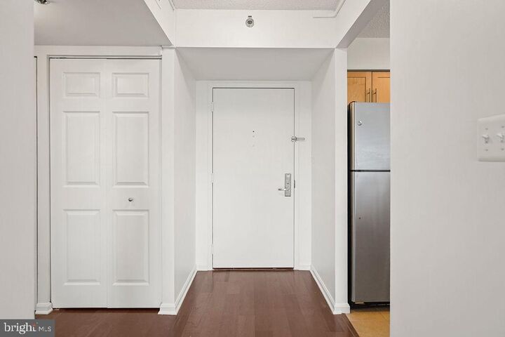 Property Photo:  10101 Grosvenor Place 1004  MD 20852 