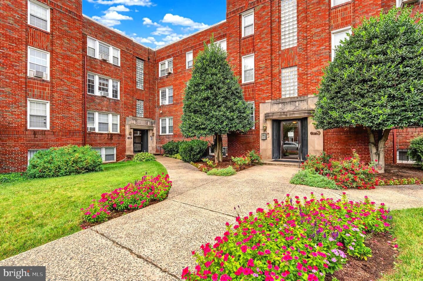 Property Photo:  5200 N Capitol Street NW 204  DC 20011