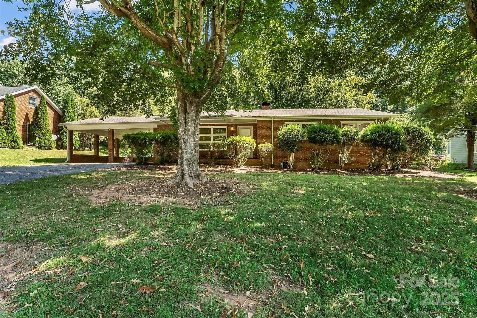 Property Photo:  105 Newland Street  NC 28655 