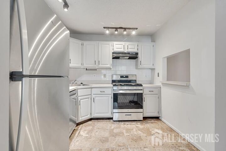 Property Photo:  282 Kempsey Drive 282  NJ 08902 