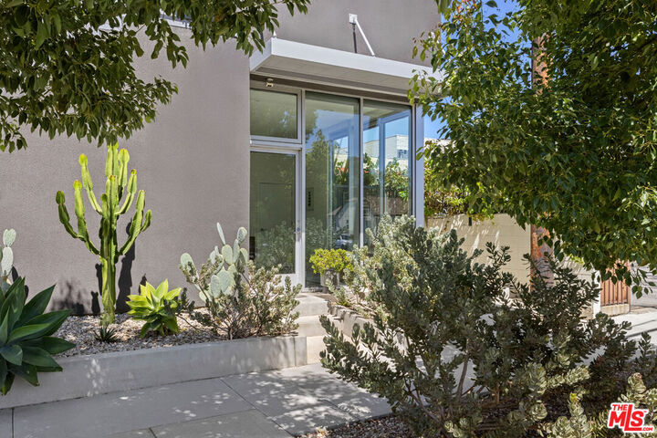 Property Photo:  3543 Casitas Ave  CA 90039 