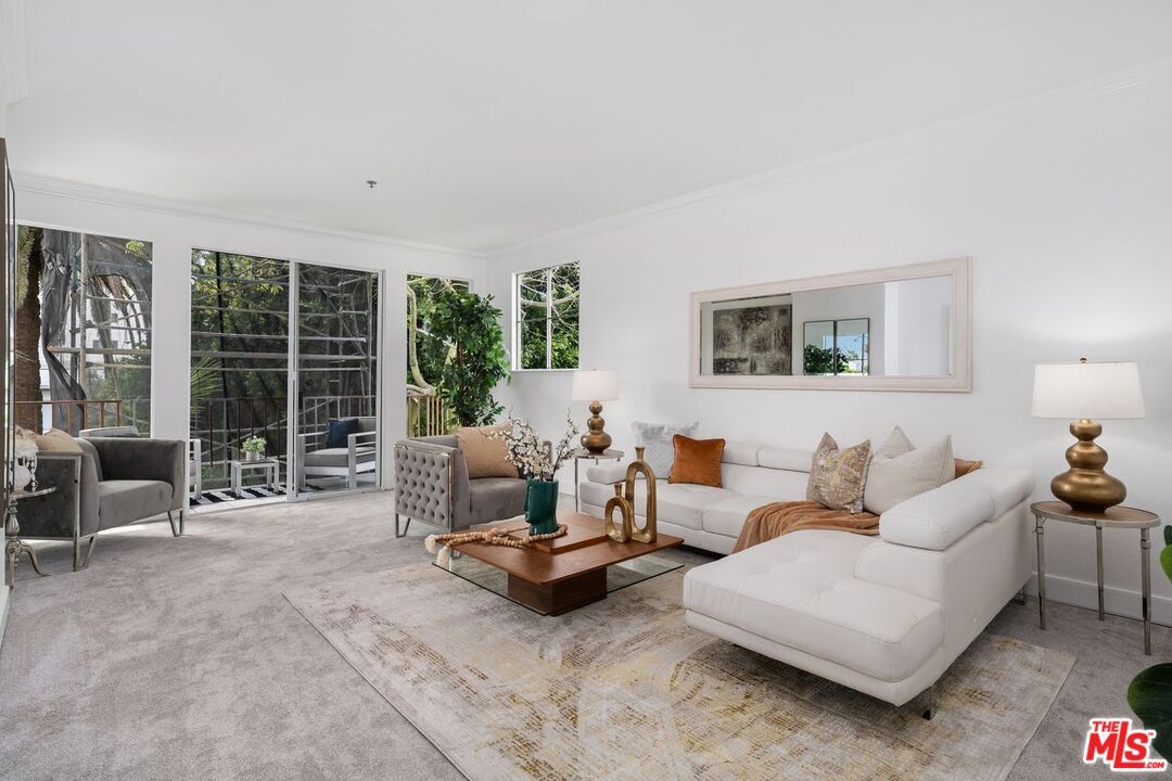 Property Photo: 211 California Ave CA 90403