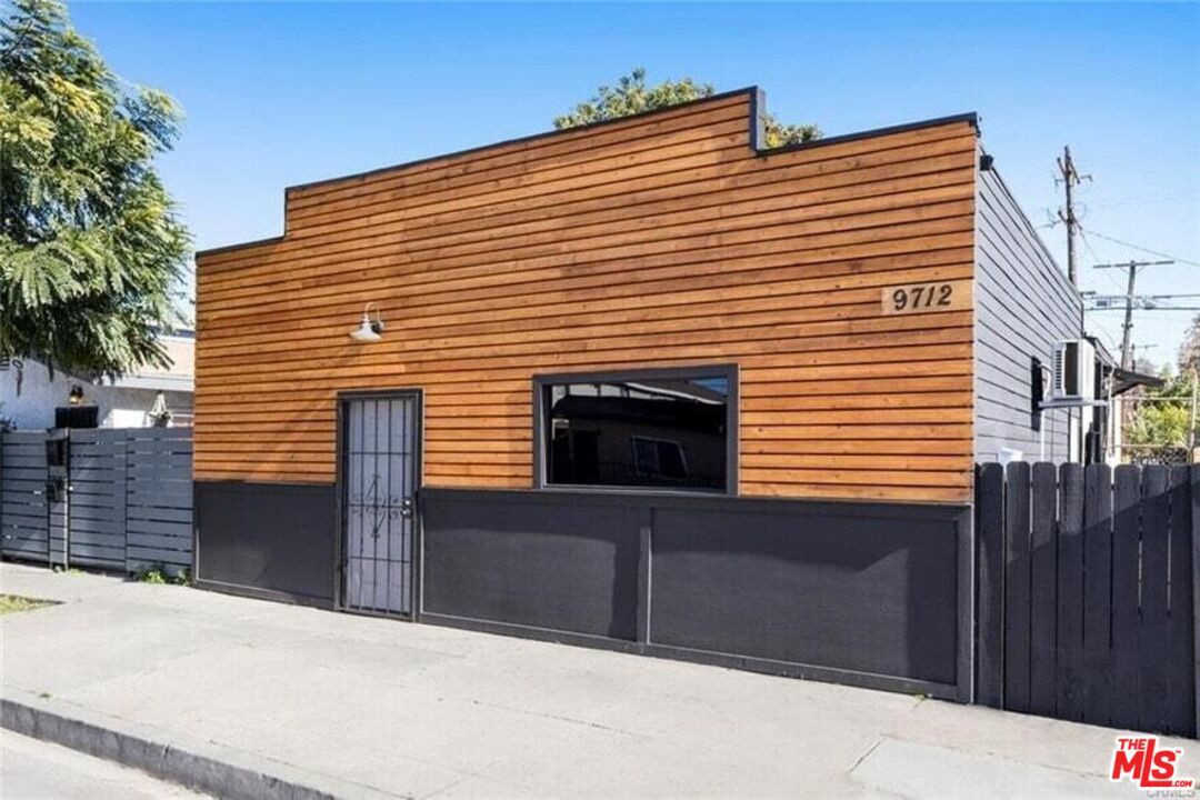 Property Photo:  9712 S San Pedro St  CA 90003 