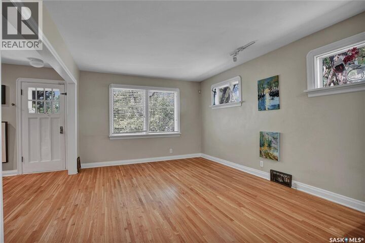 Property Photo:  1301 Broadway Avenue  SK S7H 2A5 