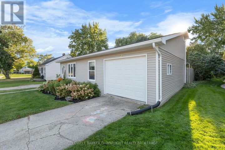 Property Photo:  369 Marlborough Street  ON N0M 1S2 