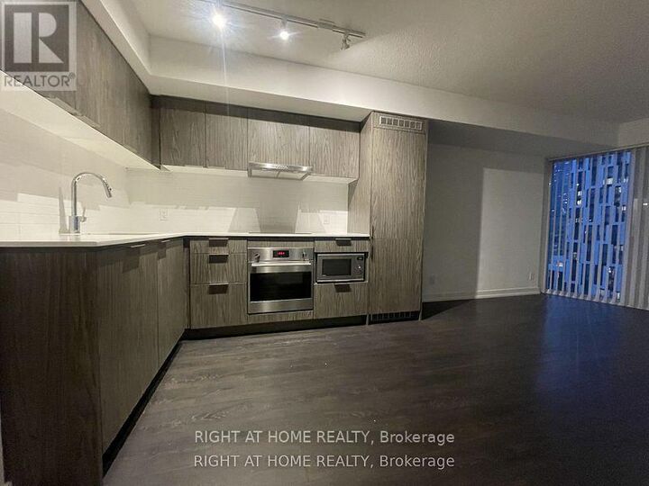 Property Photo:  60 Shuter Street 1709  ON M5B 0A7 