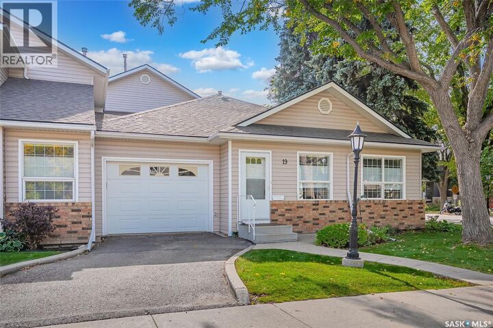 Property Photo:  19 102 Willow Street E  SK S7J 0C2 