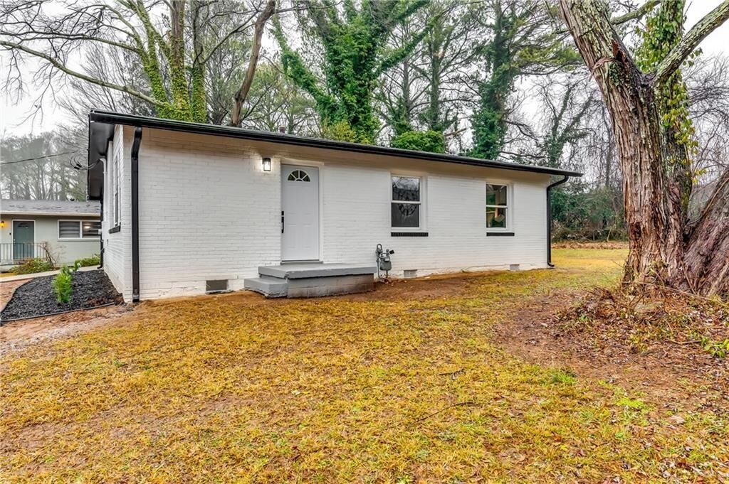 Property Photo:  2162 Westover Drive  GA 30344 