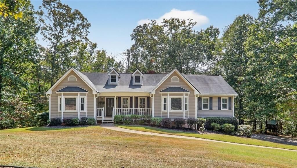 Property Photo:  4015 Chapel Hill Farms Drive  GA 30135