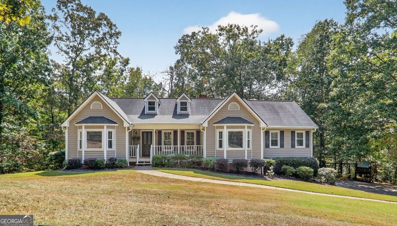Property Photo:  4015 Chapel Hill Farms Drive  GA 30135
