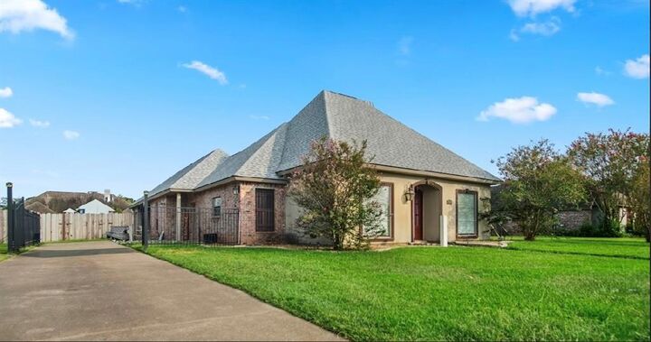 Property Photo:  6009 W Alexandra Drive  LA 71301 