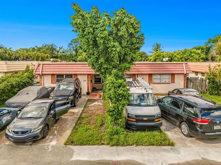 Property Photo: 7391 NW 76th St FL 33321